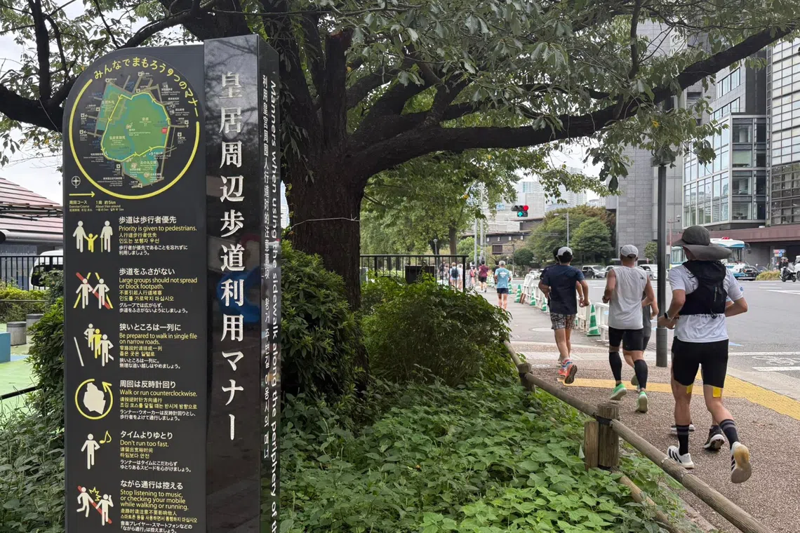 Pedestrians say runners around Tokyo’s Imperial Palace should be banned. This writer disagrees