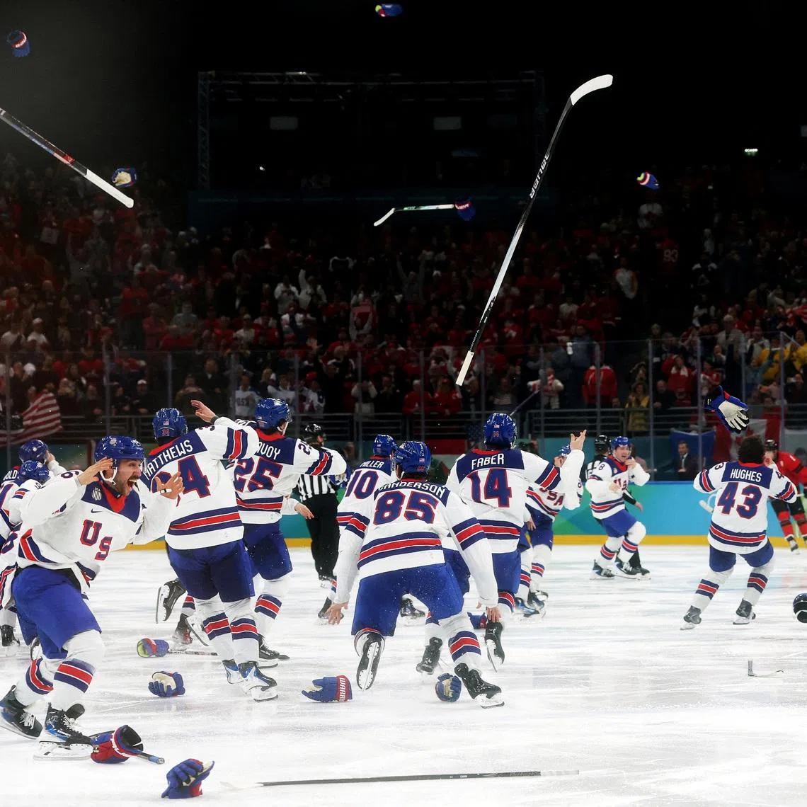 Milano Cortina 2026 Olympics - Ice Hockey - Men's Gold Medal Game - Canada vs United States - Milano Santagiulia Ice Hockey Arena, Milan, Italy - February 22, 2026. United States players celebrate after Jack Hughes of United States scores their second goal in overtime to win gold. REUTERS/Mike Segar