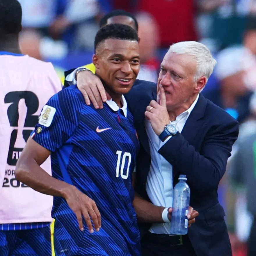 Soccer Football - FIFA World Cup 2026 - Round of 16 - Paraguay v France - Philadelphia Stadium, Philadelphia, Pennsylvania, U.S. - July 4, 2026  France coach Didier Deschamps and France's Kylian Mbappe celebrate after the match as France qualify for the quarter final stage of the World Cup REUTERS/Mike Segar
