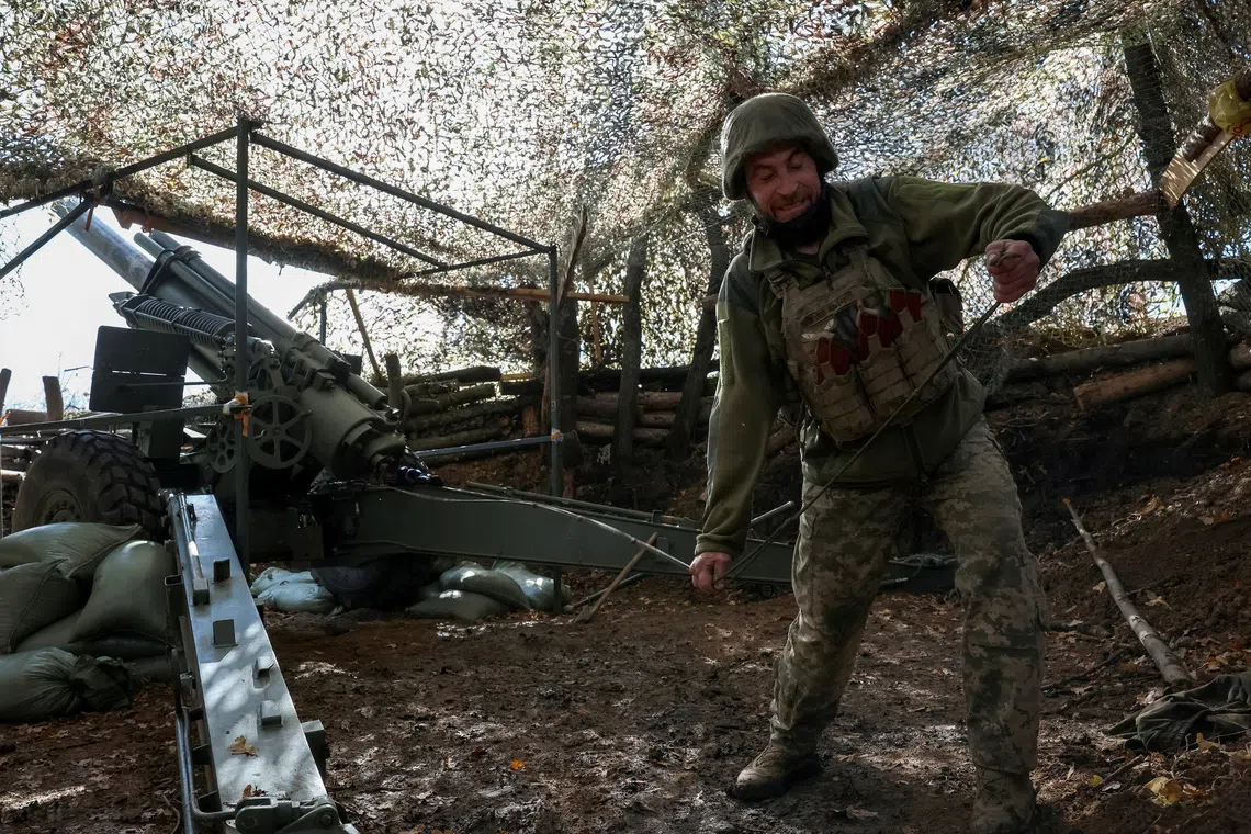 An artilleryman of the 152nd Separate Jaeger Brigade fires a howitzer towards Russian troops, amid Russia's attack on Ukraine, near the frontline town of Pokrovsk in Donetsk region, Ukraine October 15, 2025. REUTERS/Anatolii Stepanov