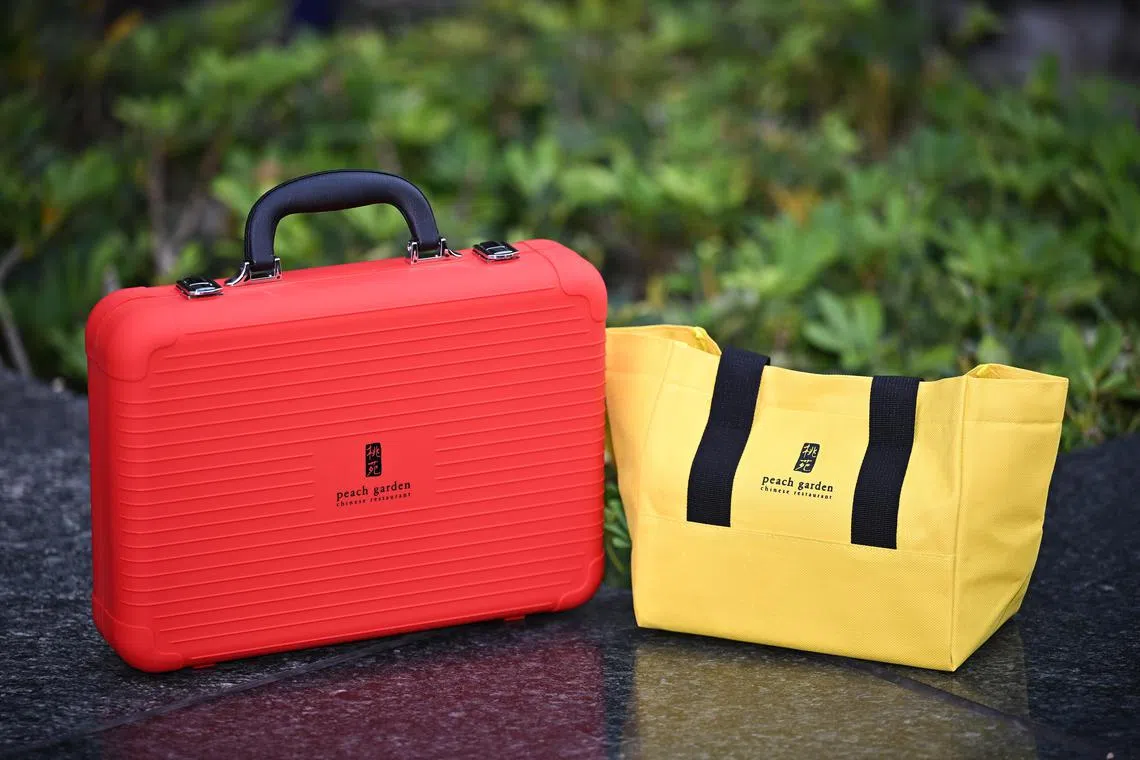 ST20240916-202477200951-Lim Yaohui-Chin Hui Shan-hsmooncake/
Mini Moon Luggage Bag (left) and Golden Harvest Tote Bag (right) for mooncakes from Peach Garden at Takashimaya Mid-Autumn Festive Celebration 2024 on Sept 16, 2024.
Story on the resale of mooncake packaging online.
(ST PHOTO: LIM YAOHUI) 