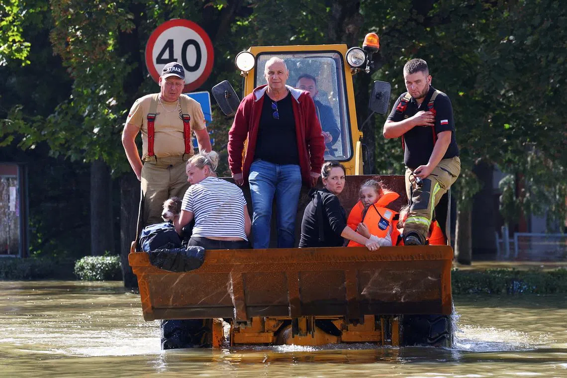 Flood affected residents are evacuated from an area flooded by the Nysa Klodzka river, following heavy rainfalls, in Lewin Brzeski, Poland, September 17, 2024. REUTERS/Kacper Pempel