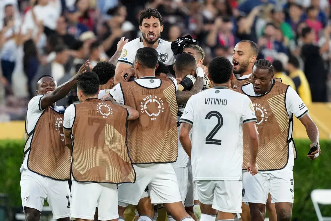 Soccer Football - FIFA Club World Cup - Group B - Paris St Germain v Botafogo - Rose Bowl Stadium, Pasadena, California, U.S. - June 19, 2025 Botafogo players celebrate after the match IMAGN IMAGES via Reuters/Kirby Lee