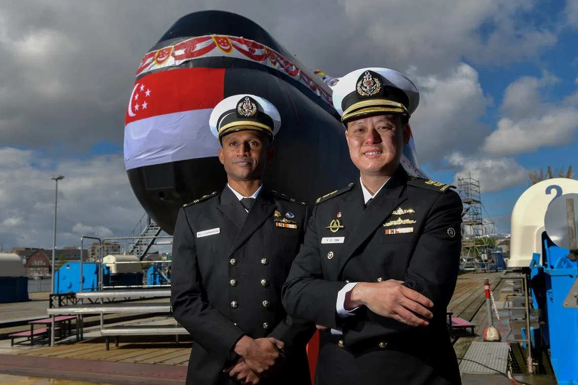 Military Expert 3 Hariiheran (left) and LTC Tan You Cai, Executive Officer (Designate) of Impeccable. 