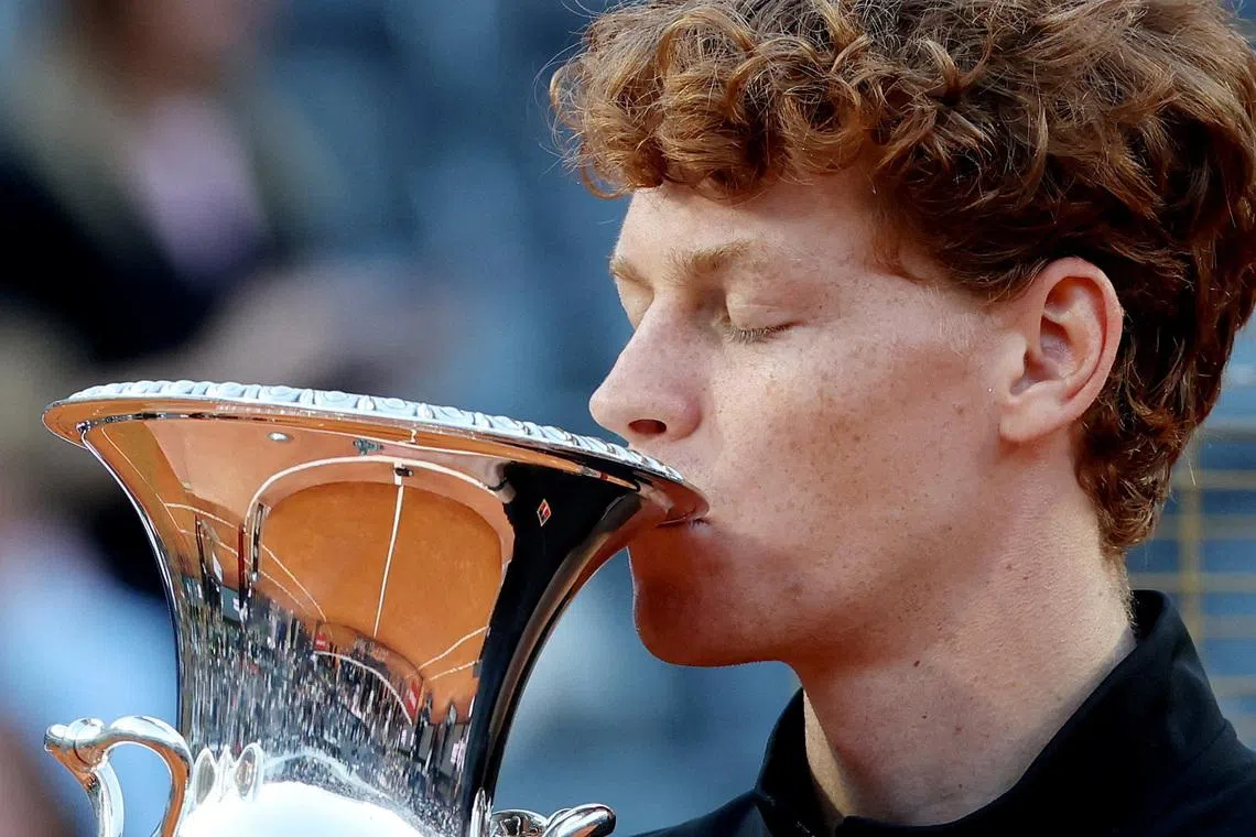 Tennis - Italian Open - Foro Italico, Rome, Italy - May 17, 2026 Italy's Jannik Sinner celebrates with the trophy after winning his men's final match against Norway's Casper Rudd REUTERS/Ciro De Luca