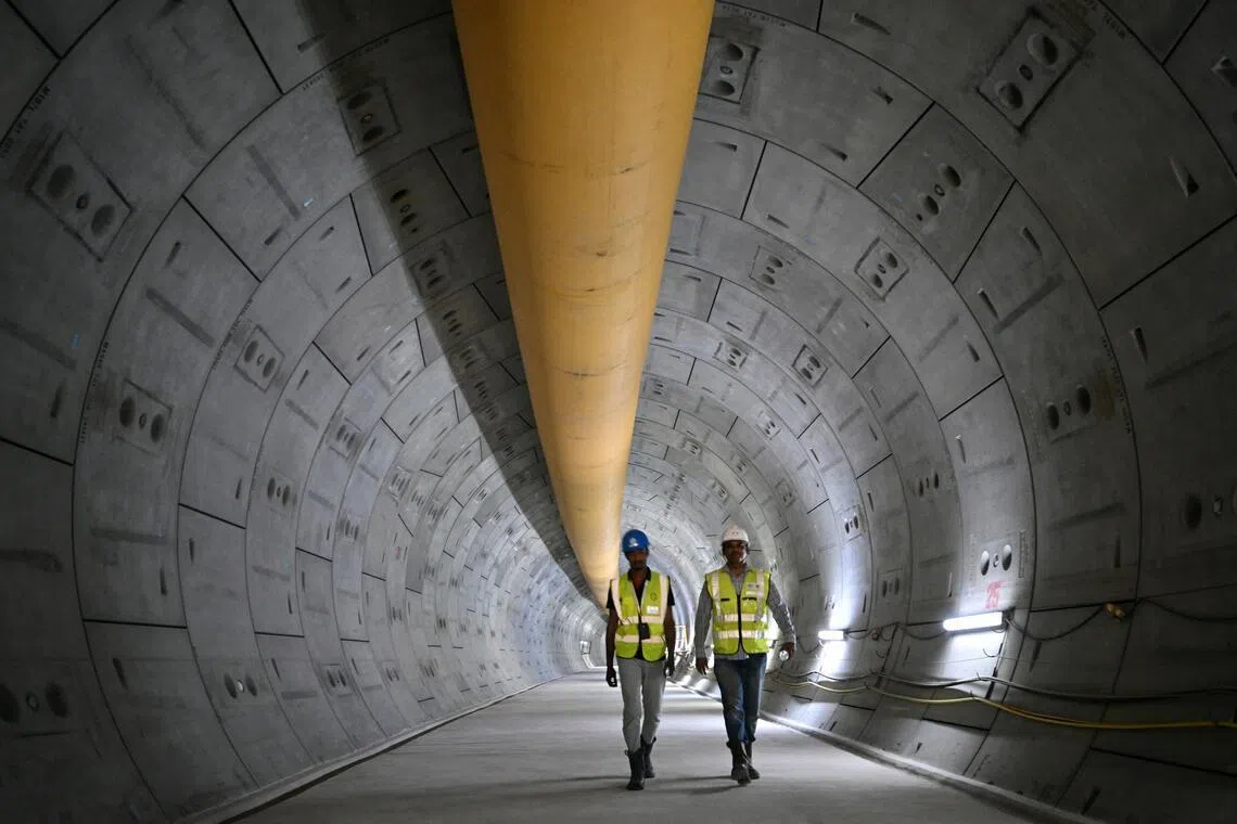 1.7km of the three underground terminals linking Terminal 5 to Terminal 2 was completed in October 2024. 