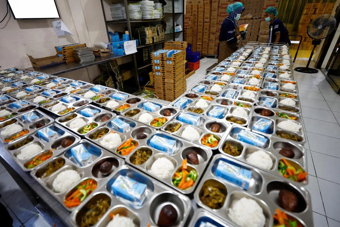 Indonesia's free meals plan in the spotlight as Prabowo readies for ...