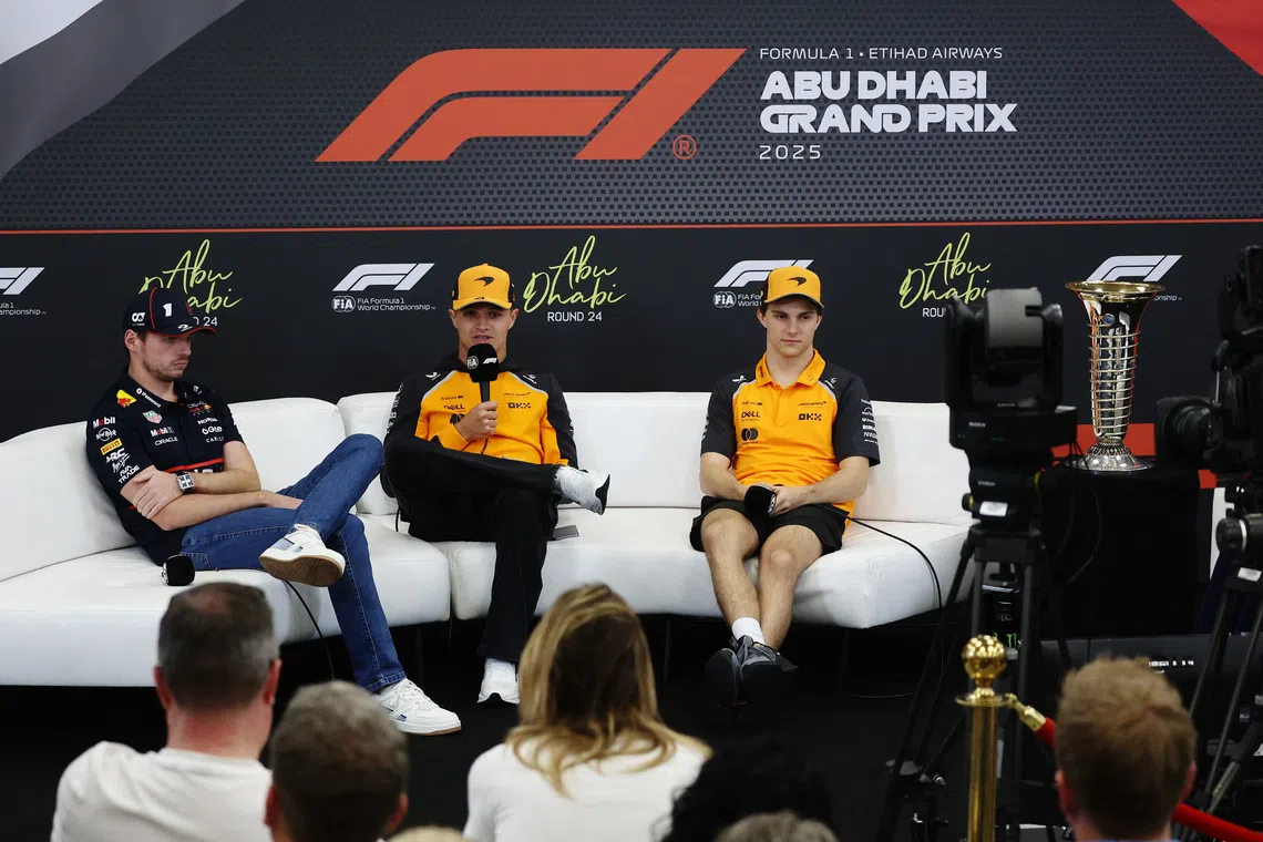 Formula One F1 - Abu Dhabi Grand Prix - Yas Marina Circuit, Abu Dhabi, United Arab Emirates - December 4, 2025 Red Bull's Max Verstappen, McLaren's Lando Norris and McLaren's Oscar Piastri during a press conference ahead of Abu Dhabi Grand Prix REUTERS/Jakub Porzycki