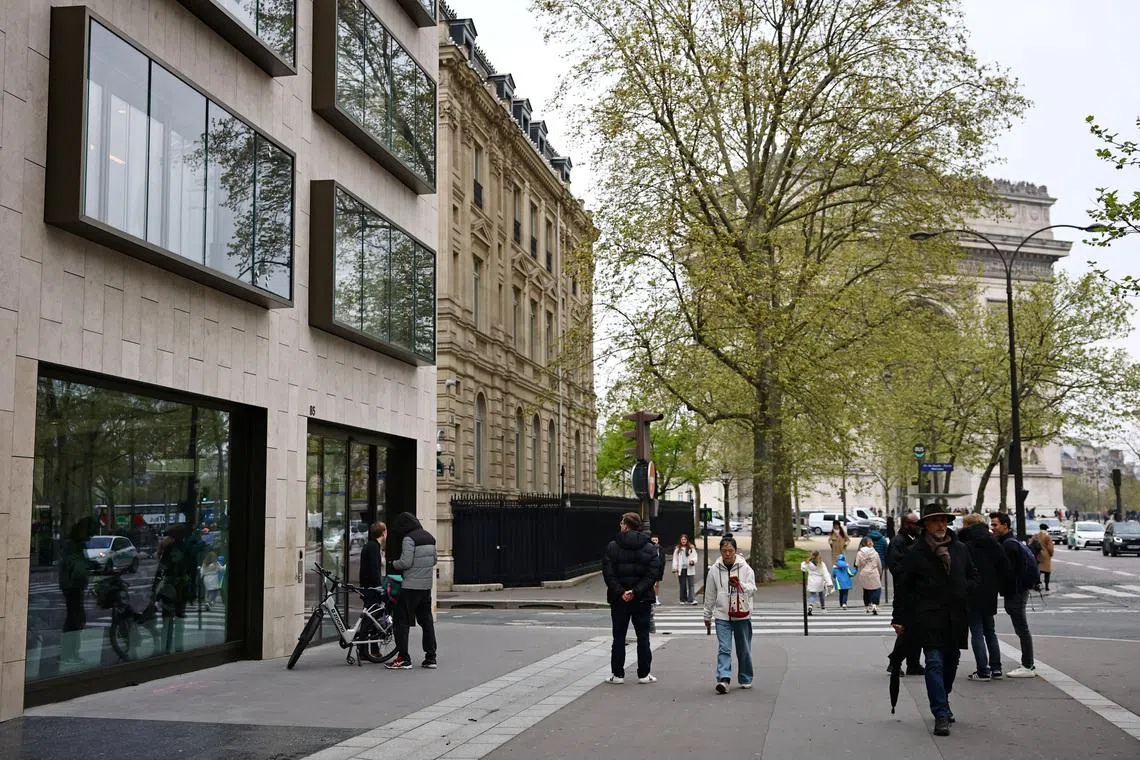 People walk past the headquarters of U.S. investment bank Goldman Sachs in Paris, France, April 2, 2026. REUTERS/Sarah Meyssonnier