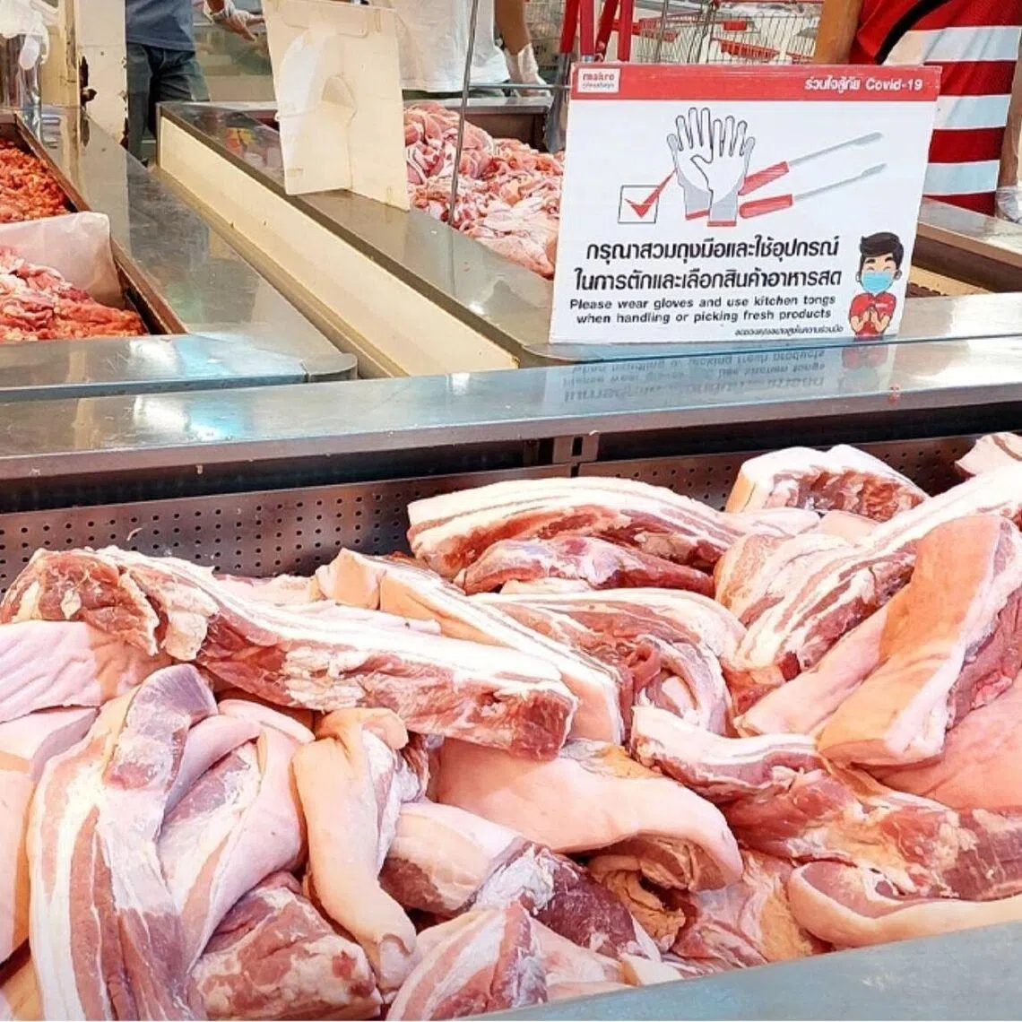 Pork prices have risen sharply and data from Office of Agricultural Economics show that live pig prices at farm level in Nakhon Pathom have also risen.