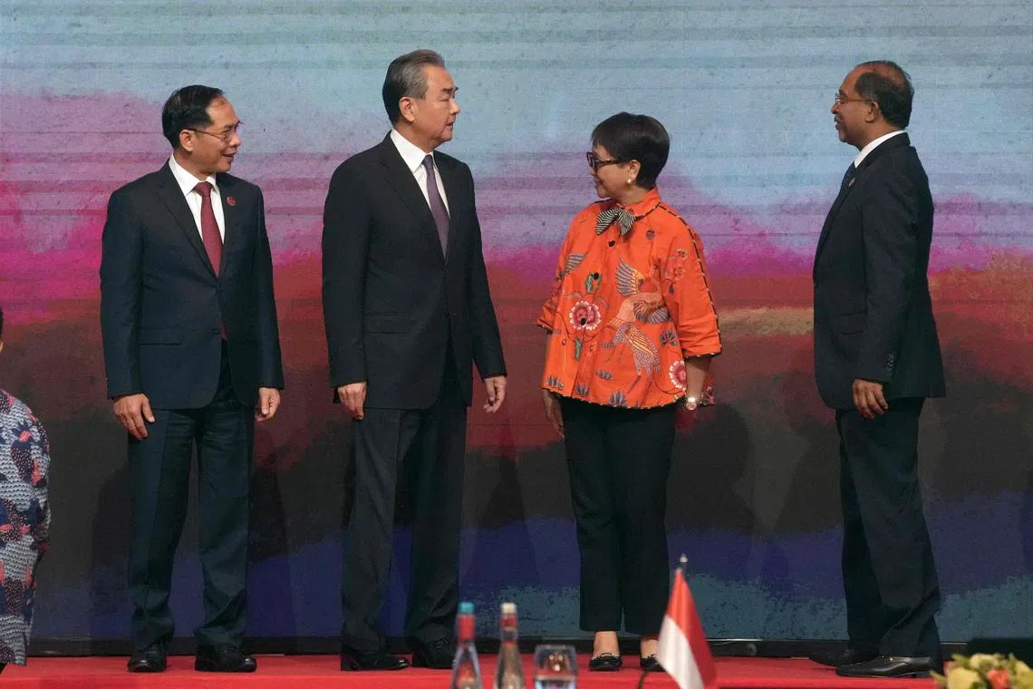 (From L to R) Vietnamese Foreign Minister Bui Thanh Son, China's top diplomat Wang Yi, Indonesian Foreign Minister Retno Marsudi and Malaysia's Foreign Minister Zambry Abdul Kadir.