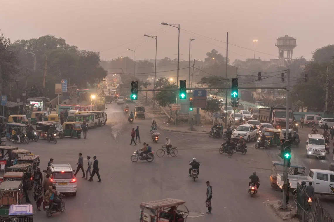 A busy intersection in New Delhi, which has some of the worldÕs worst air pollution, on Dec. 6, 2022. Half of emissions in Delhi come from vehicular traffic, but the dozen coal-fired power plants still operating around the region feed also help feed the toxic smog that hangs over the city each winter. (Saumya Khandelwal/The New York Times) 