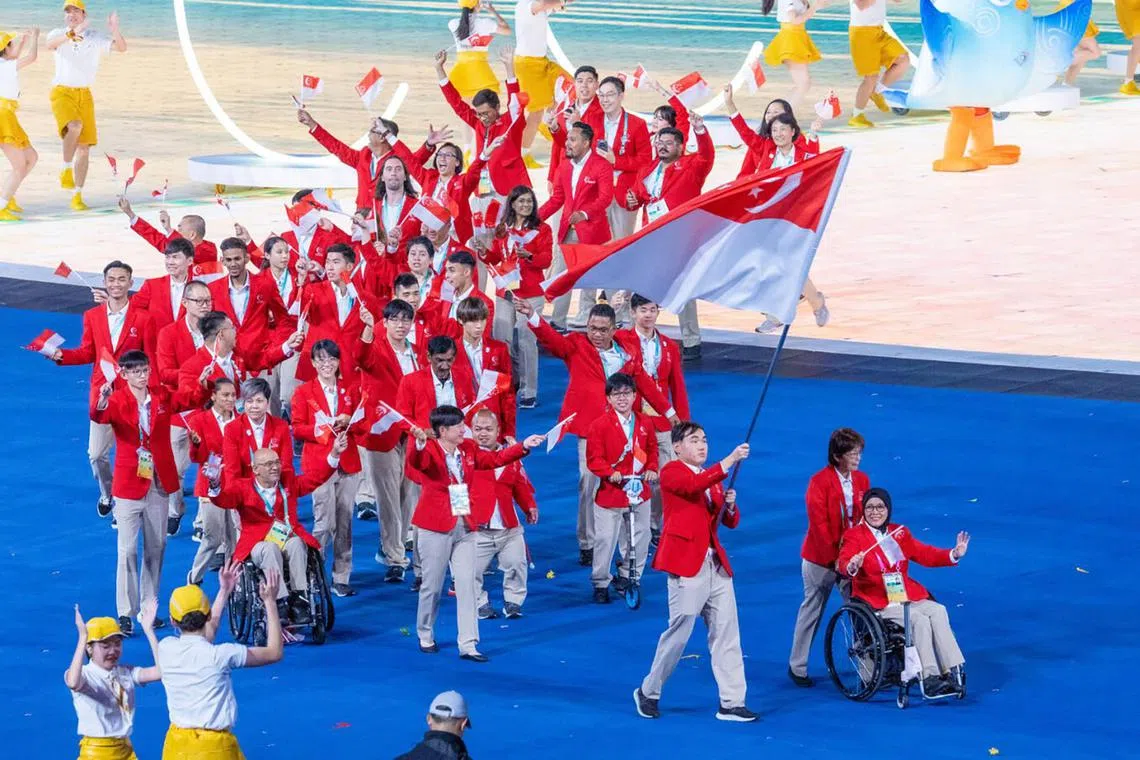 parafatcap22 - Team Singapore’s 31-strong contingent at the opening ceremony of the Asian Para Games (APG) in Hangzhou.



Credit to Singapore National Paralympic Council