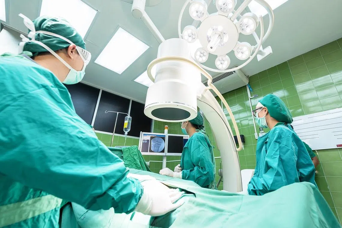 The proportion of women surgeons in the UK is 28 per cent, according to a report on the BBC.