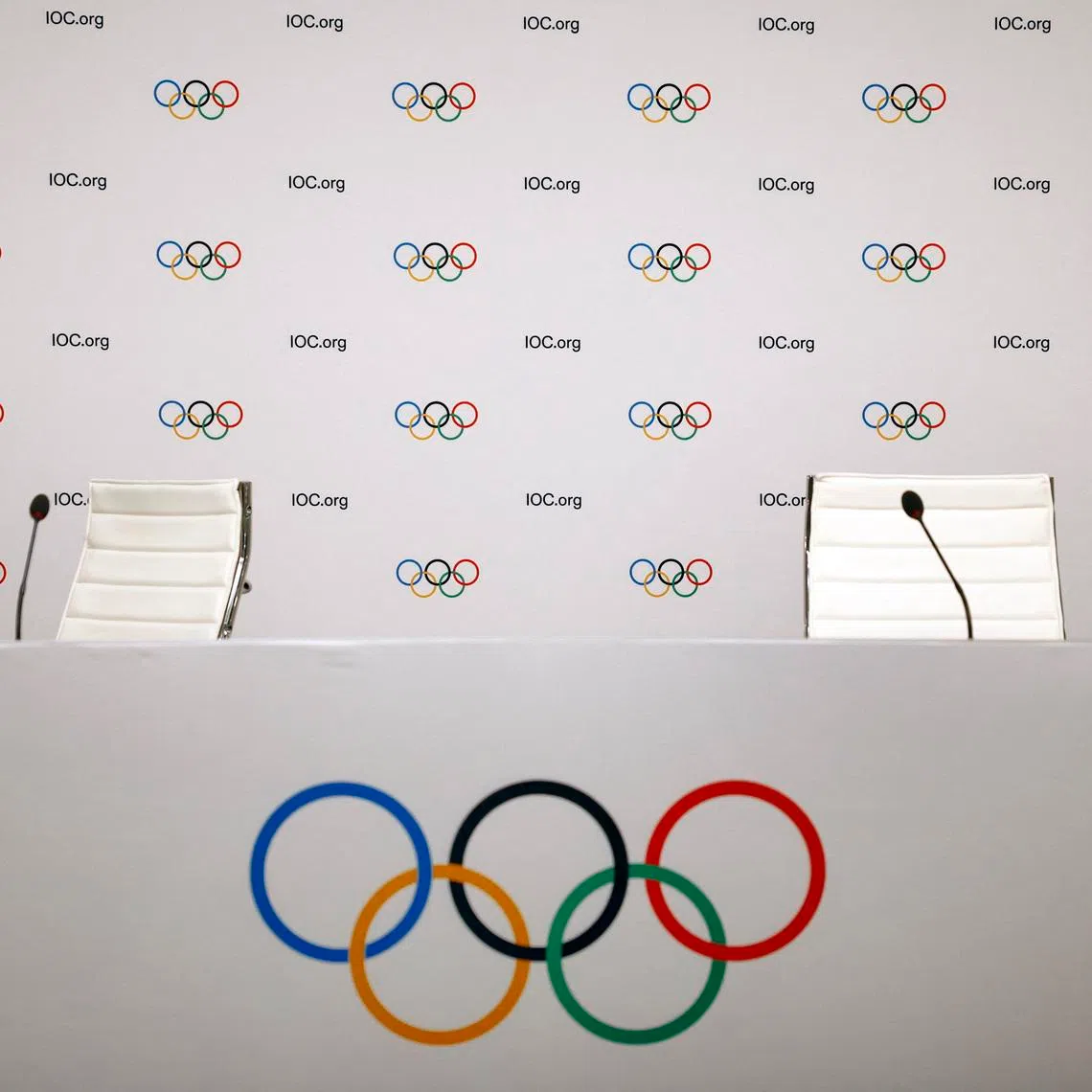 Olympics - IOC Executive Board meeting - Salon Hoche, Paris, France - November 29, 2023 The Olympic logo is seen with microphones and empty seats before a press conference REUTERS/Sarah Meyssonnier