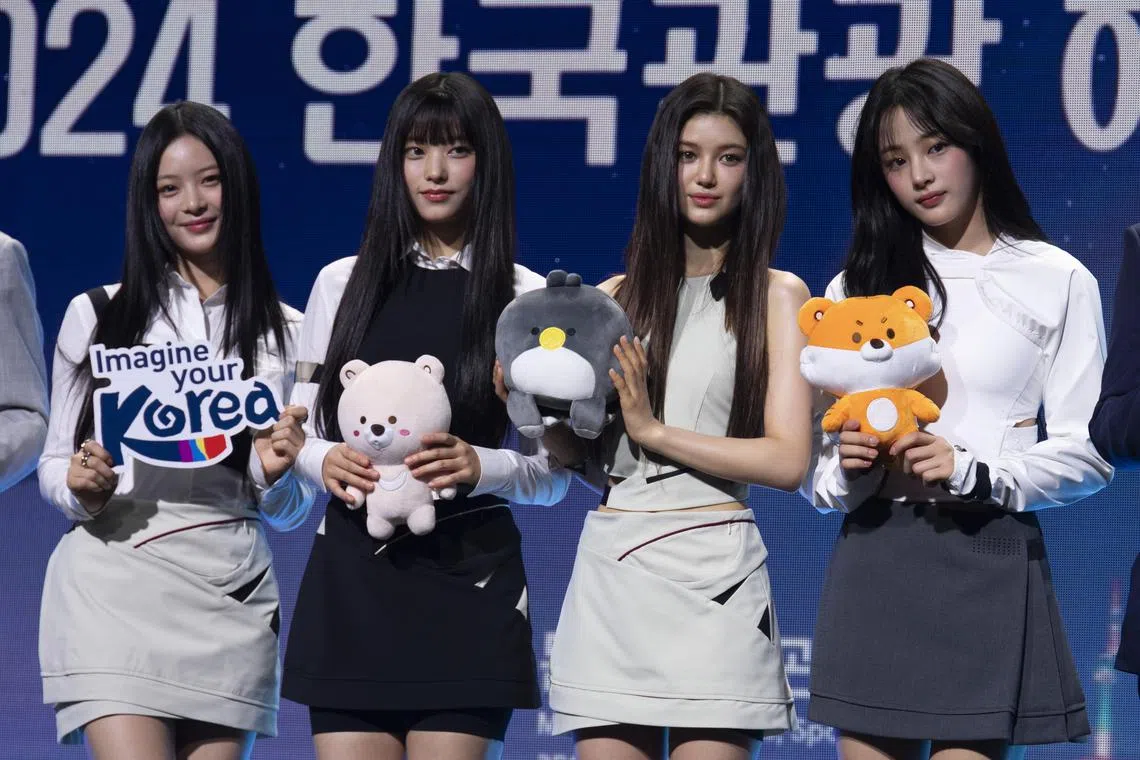 epa11471860 Members of the South Korean K-pop girl group 'NewJeans' pose for photos during the Honorary Ambassador of Korean Tourism ceremony in Seoul, South Korea, 11 July 2024. South Korean Ministry of Culture, Sports and Tourism appointed NewJeans as the '2024 Honorary Ambassador of Korean Tourism.'  EPA-EFE/JEON HEON-KYUN