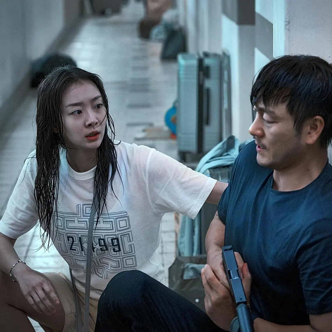 Park Hae-soo (right) and Kim Da-mi in The Great Flood.