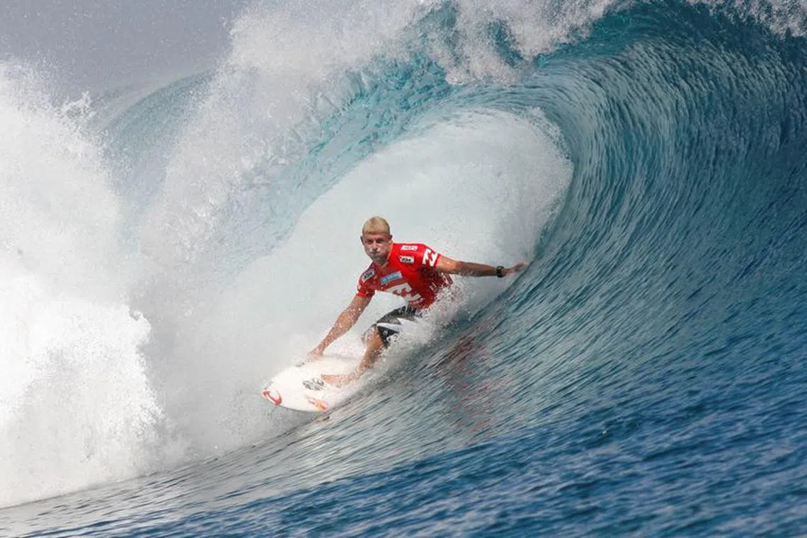 FILE PHOTO: Australian surfer Mick Fanning rides a wave at Teahupo'o, Tahiti May 13, 2008.  REUTERS/Joseba Etxaburu/File Photo