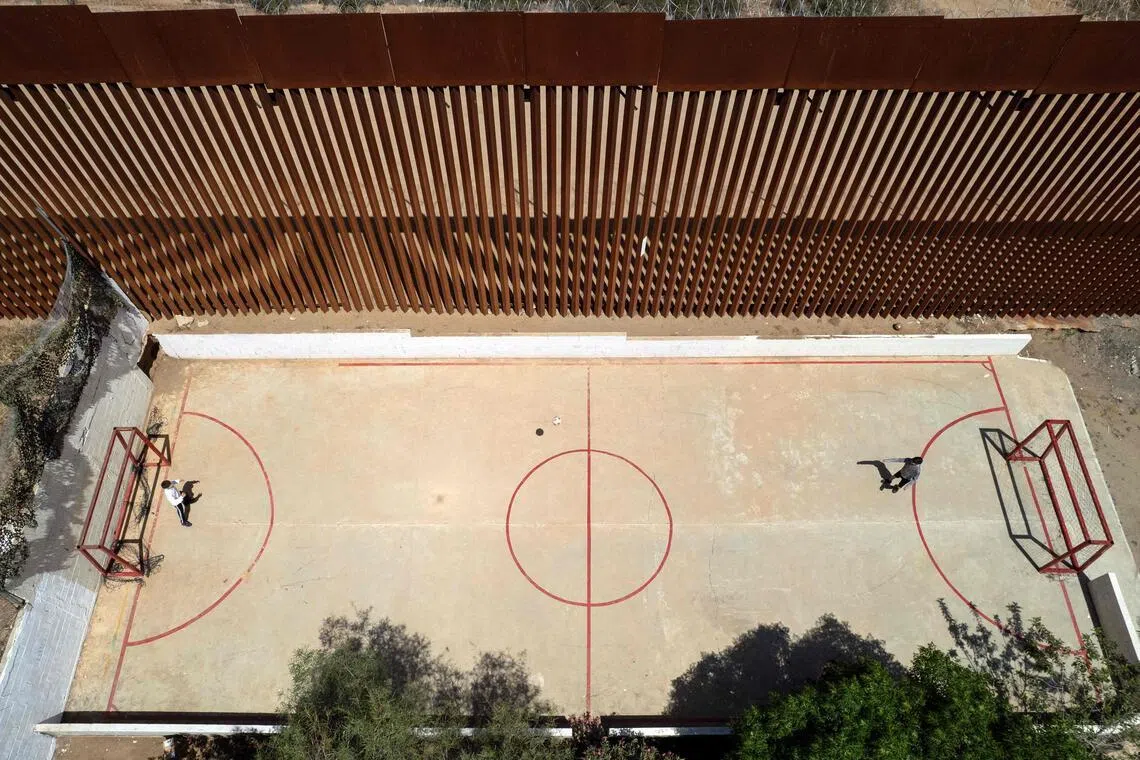 US expects to finish wall along Mexican border by 