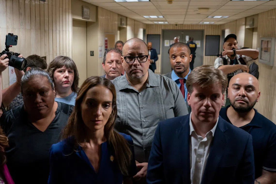 New York Democratic State Representatives Marcela Mitaynes, Emily Gallagher, Robert Carroll, and Steven Raga, New York Democratic State Senators Julia Salazar, Gustavo Rivera and Jabari Brisport, and New York City Comptroller Brad Lander attempt to gain access to inspect the conditions of detention cells at U.S. immigration court in Manhattan, New York City, U.S., September 18, 2025. REUTERS/David 'Dee' Delgado