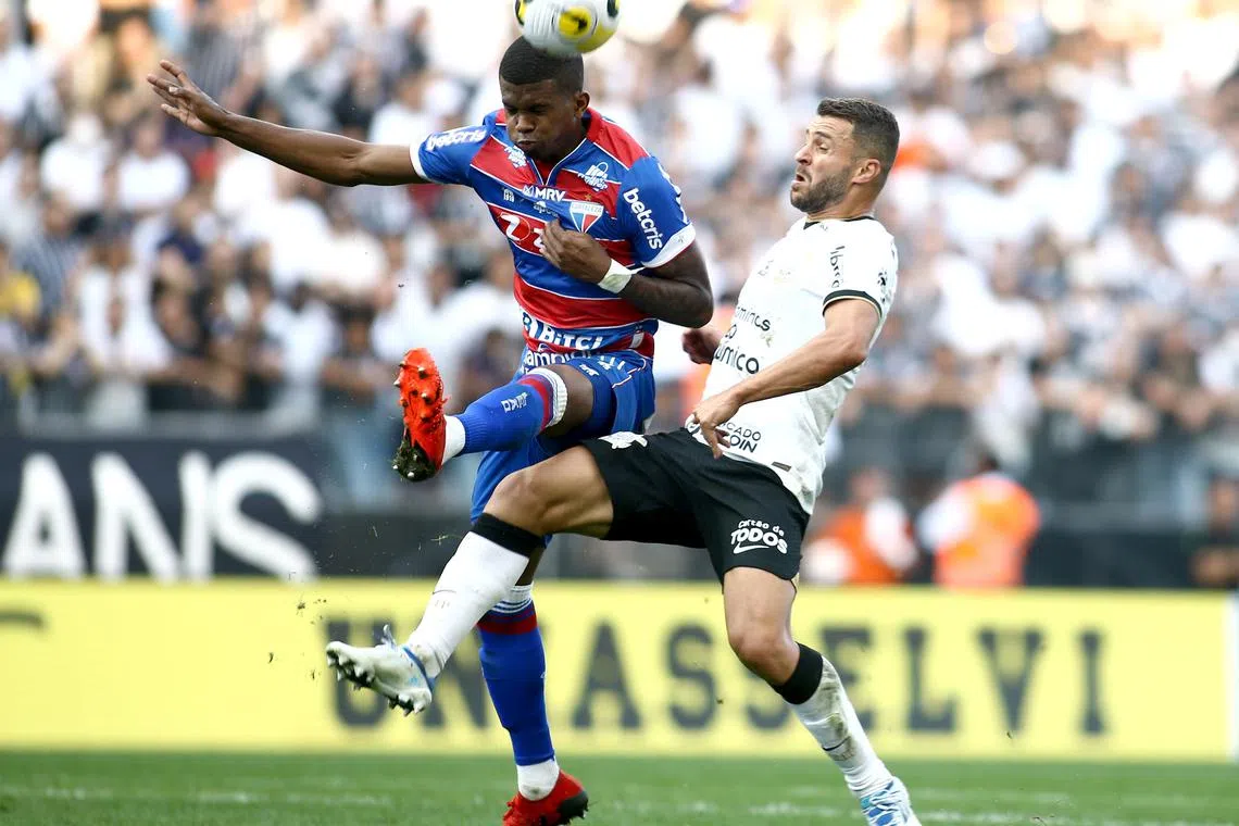 Soccer Football - Brasileiro Championship - Corinthians v Fortaleza - Neo Quimica Arena, Sao Paulo, Brazil - May 1, 2022 Fortaleza's Brayan Ceballos in action with Corinthians' Moraes REUTERS/Carla Carniel/ File Photo