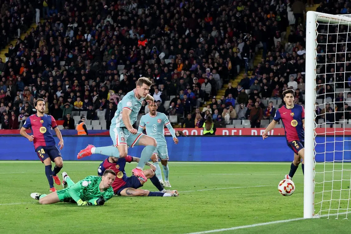 Soccer Football - Copa del Rey - Semi Final - First Leg - FC Barcelona v Atletico Madrid - Estadi Olimpic Lluis Companys, Barcelona, Spain - February 25, 2025 Atletico Madrid's Alexander Sorloth scores their fourth goal REUTERS/Nacho Doce