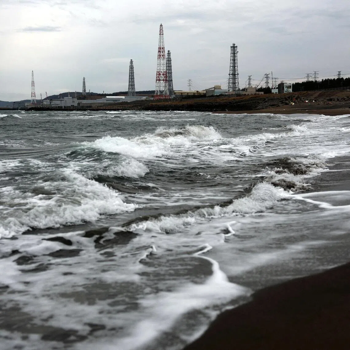 The Kashiwazaki Kariwa nuclear power plant, one of the world's largest nuclear facilities, has a maximum output of 8.21 million kilowatts.