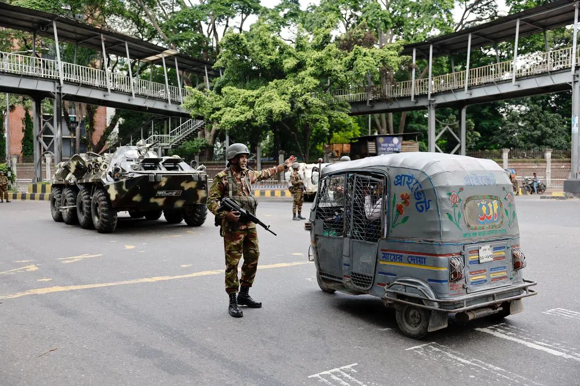 FILE PHOTO: Members of the Bangladesh Army are seen on duty on the second day of curfew, as violence erupted in parts of the country after protests by students against government job quotas, in Dhaka, Bangladesh, July 21, 2024. REUTERS/Mohammad Ponir Hossain/File Photo