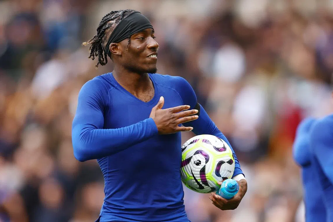 Soccer Football - Premier League - Wolverhampton Wanderers v Chelsea - Molineux Stadium, Wolverhampton, Britain - August 25, 2024 Chelsea's Noni Madueke holds the match ball after scoring a hat-trick REUTERS/Molly Darlington