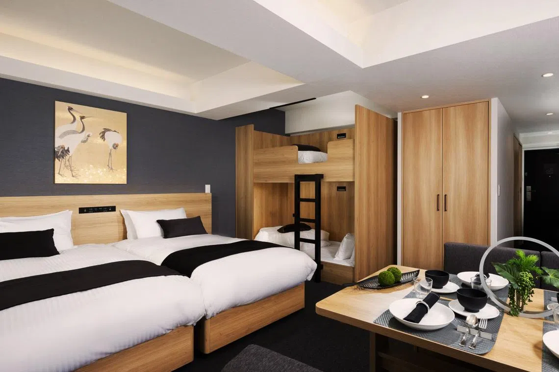 Apartment Hotel Mimaru in Osaka Shinsaibashi West has ample space for the whole family and is a two-minute walk from the nearest train station. 