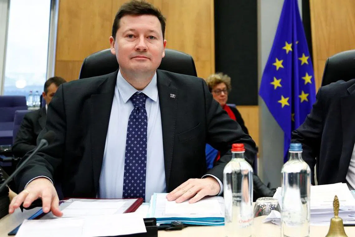 FILE PHOTO-European Commission Secretary-General Martin Selmayr attends a weekly college meeting of the EU executive in Brussels, Belgium, January 23, 2019.  REUTERS/Francois Lenoir/File Photo