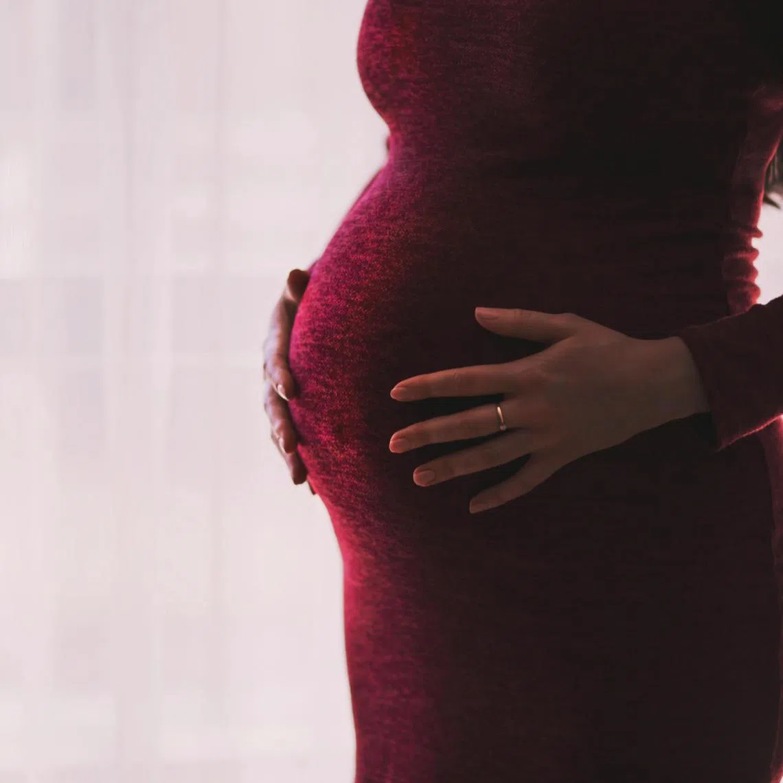 The childbirth was allegedly attempted using acupuncture treatment as Nayas insisted on his wife giving birth at home with the help of his first wife.