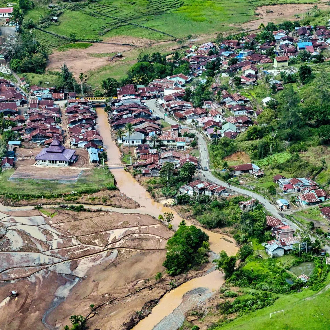 Local leaders across Aceh have called for the government to give the disaster a national emergency status to free up additional funds for rescue and relief efforts.