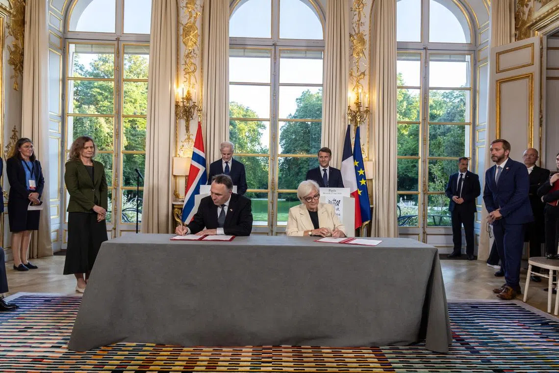 Norway will come under France's nuclear umbrella, leaders say