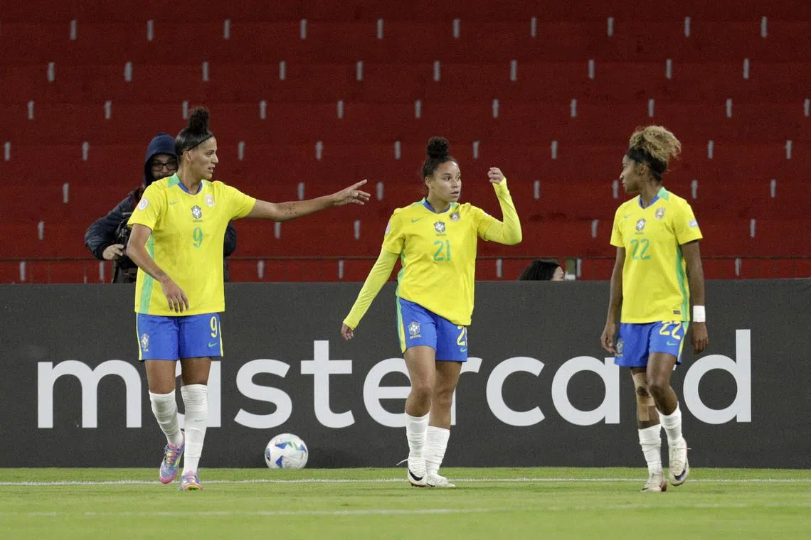 Soccer Football - Women's Copa America - Semi Final - Brazil v Uruguay - Estadio Rodrigo Paz Delgado, Quito, Ecuador - July 29, 2025 Brazil's Dudinha celebrates with Amanda Gutierres and Luany after scoring their fifth goal REUTERS/Cristina Vega
