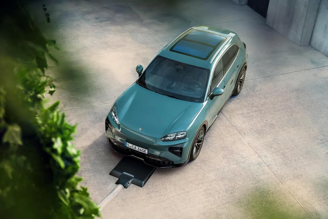 ntfast28 - Porsche Cayenne goes electric with the Turbo version packing 850kW of power and a 0-100kmh timing of 2.5 seconds.
Credit: Porsche