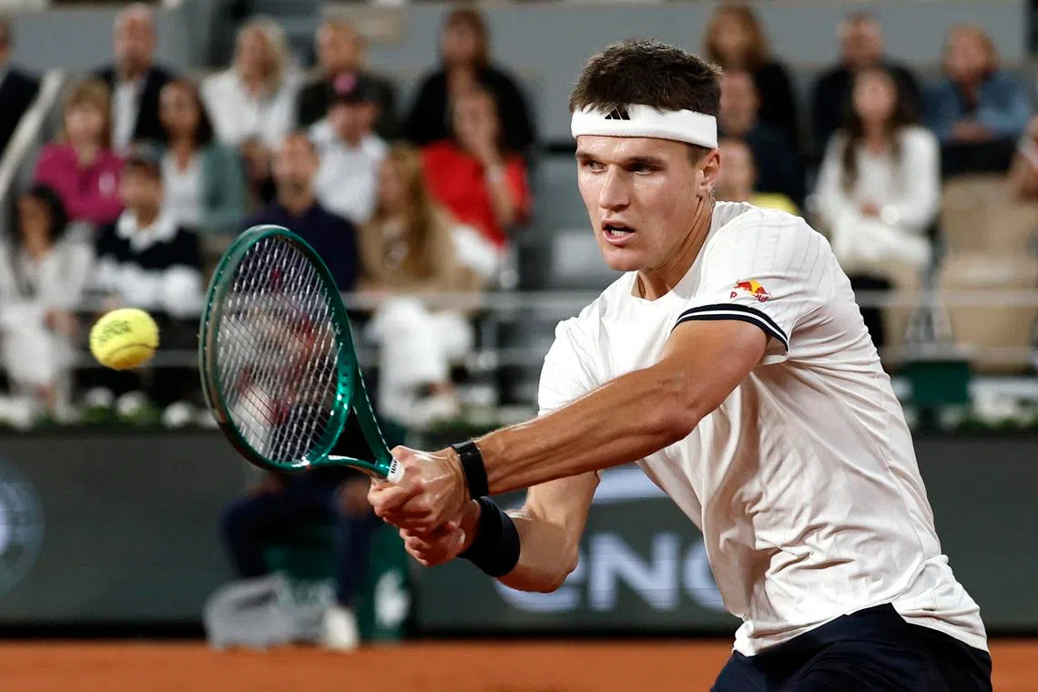 Resolute Mensik makes Paris semis, Andreeva and Kostyuk set up meeting