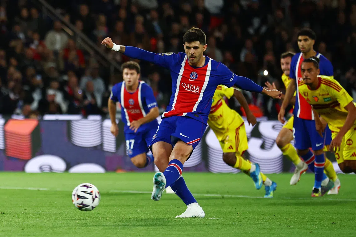 Soccer Football - Ligue 1 - Paris Saint-Germain v Le Mans - Parc des Princes, Paris, France - October 10, 2026 Paris St Germain's Lucas Beraldo scores their first goal from the penalty spot REUTERS/Sarah Meyssonnier
