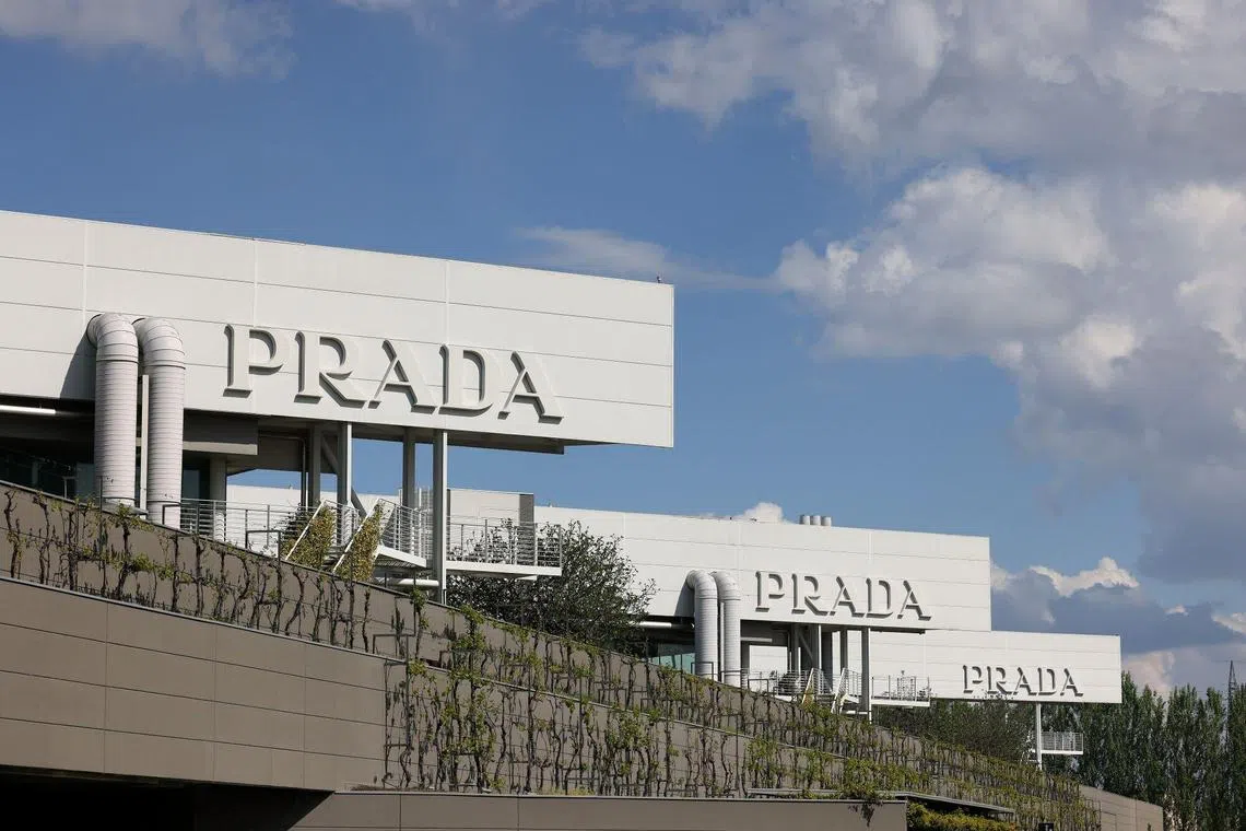 Italian fashion house Prada will design the new spacesuits for Nasa’s 2025 moon landing mission.