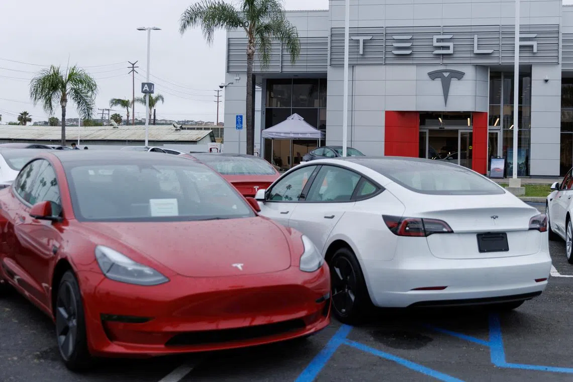 A concern is whether Tesla vehicles adequately ensure drivers are paying attention.
