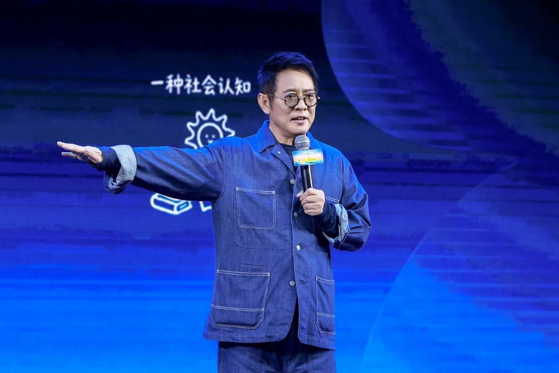 Jet Li has denied rumours claiming he had abandoned his ex-wife and their two older daughters.