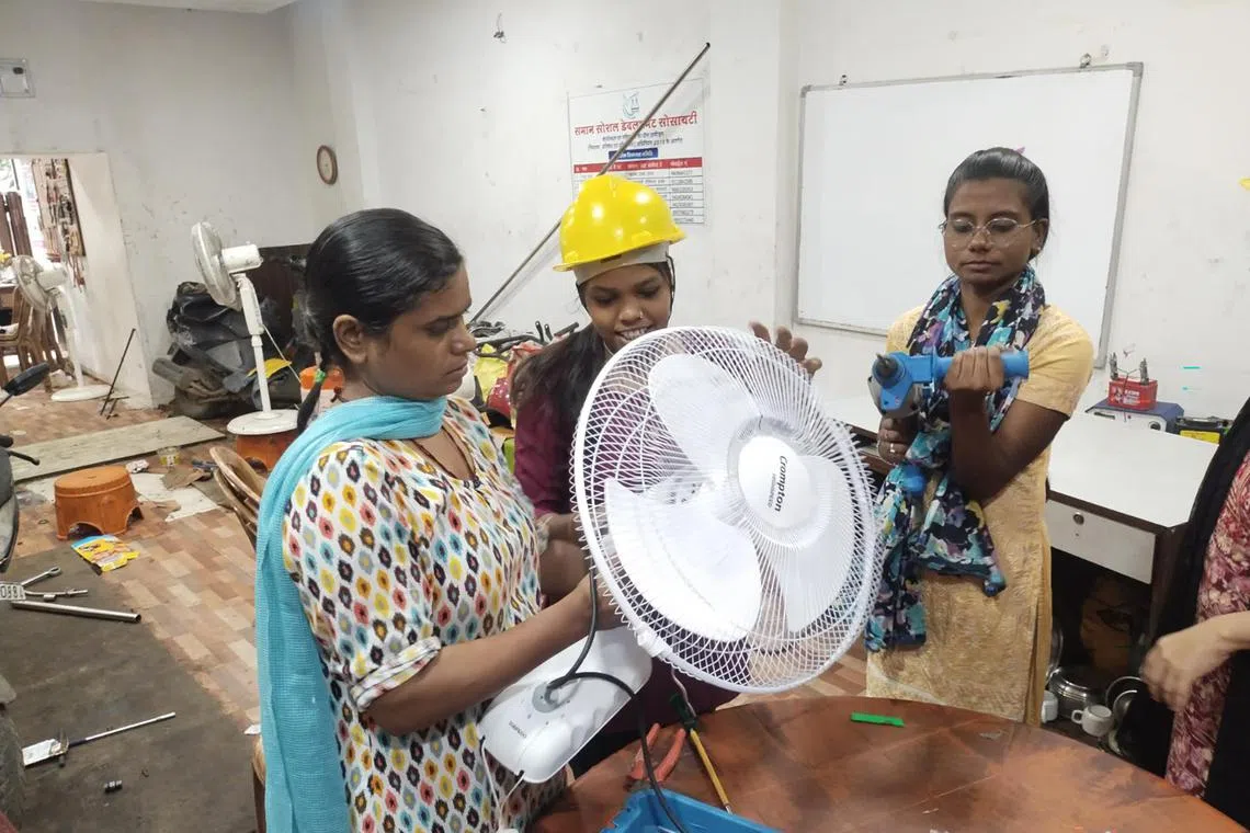 ddwomendriver - Ms Manjulata Patel, 40, repairing a wall-mounted fan. She is one among the many women trained by Samaan Society to take up non-traditional roles for women such as cab drivers, bike mechanics and electricians. 



Credit: Samaan Society