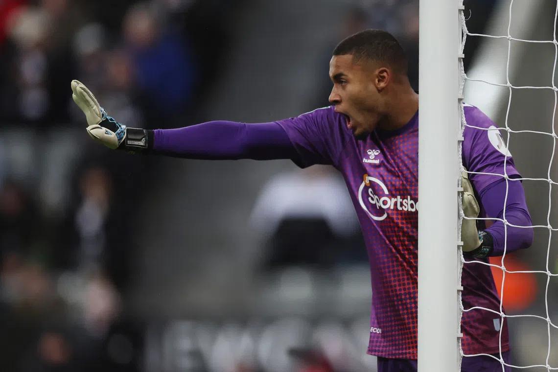 Soccer Football - Carabao Cup - Semi Final - Second Leg - Newcastle United v Southampton - St James' Park, Newcastle, Britain - January 31, 2023 Southampton's Gavin Bazunu Action Images via Reuters/Lee Smith