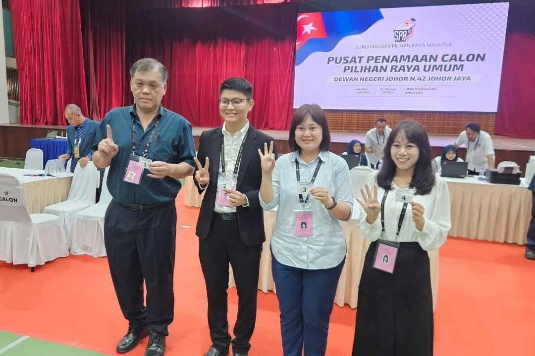 A light-hearted moment during the ballot draw for the Johor Jaya candidates saw their order – (from left) Lim Hun Peaw (Independent), Lau Yi Leong (Bersama), Chan San San (BN-MCA) and Lee Wern Yiing (PH-DAP) – corresponding with their heights.