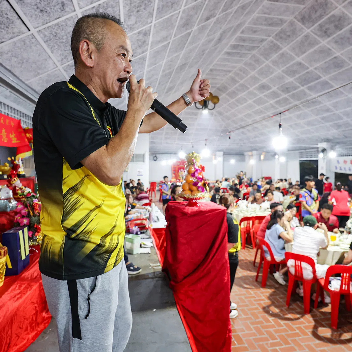 The auction in progress during the Hungry Ghost Festival dinner in Toa Payoh on Aug 23, 2026. ST PHOTO: BRIAN TEO