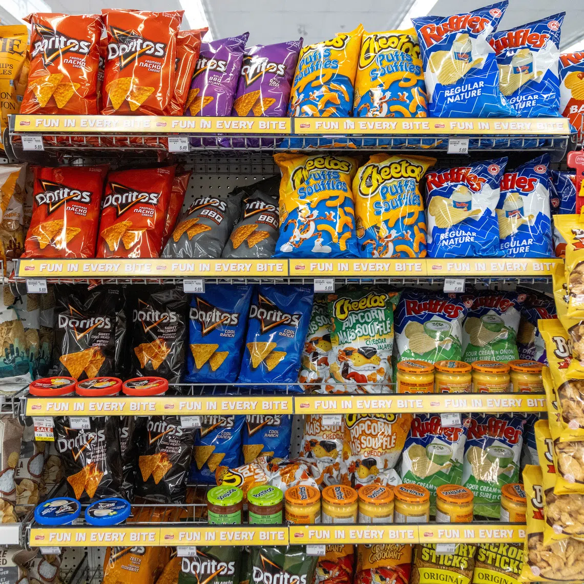 Bags of chips and other snack foods are displayed on shelves at a store in Hamilton, Ontario, Canada, January 28, 2025. REUTERS/Carlos Osorio