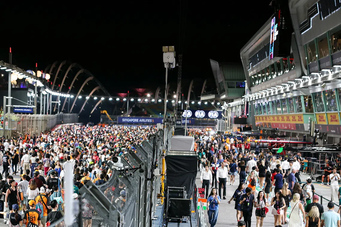 The crowd at the circuit after the qualifying session of the 2025 Formula One Singapore Airlines Singapore Grand Prix at the Marina Bay Street Circuit on Oct 4, 2025. 