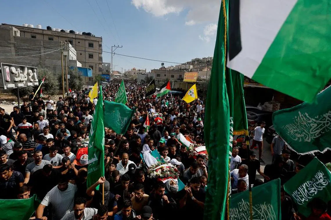 FILE PHOTO: SENSITIVE MATERIAL. THIS IMAGE MAY OFFEND OR DISTURB    Mourners attend the funeral of four Palestinians killed in clashes with Israeli settlers, near Nablus in the Israeli-occupied West Bank October 12, 2023. REUTERS/Ammar Awad/File Photo