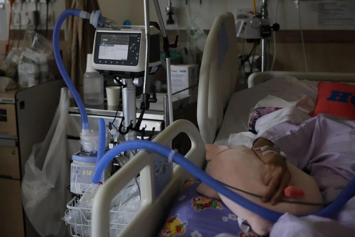 Patients who are dependent on the ventilator for breathing are slowly weaned off their reliance by specialised machines.