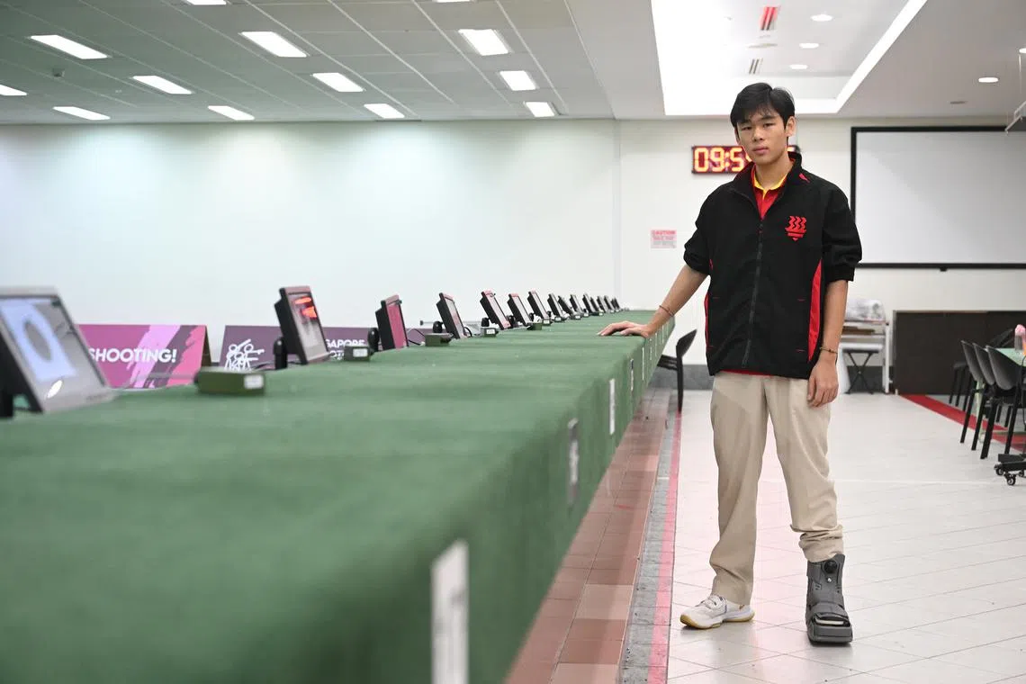 Hwa Chong Institution’s Goh Zheng Yuan managed to overcome the injuries to clinch gold in the National School Games A Division boys’ 10m air pistol final.